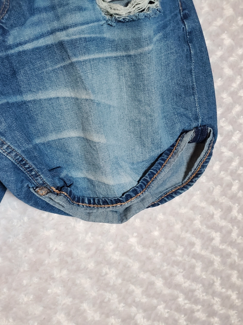 Classic Old Navy Boyfriend Denim Shorts - Light Blue Size 12 - Picture 7 of 10